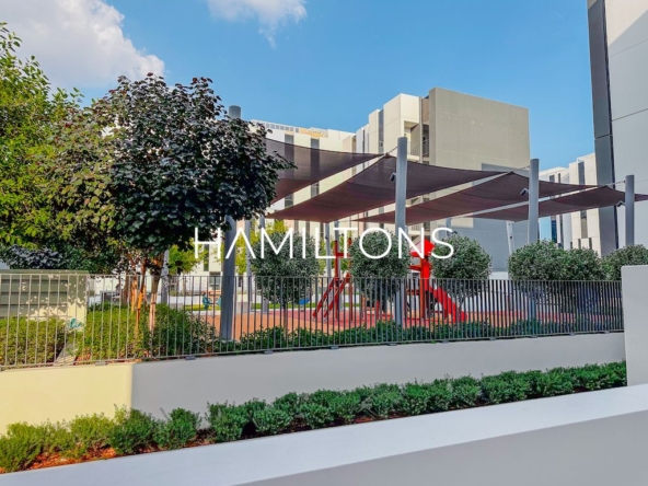 Luxurious beachfront villa with stunning views of Palm Jumeirah