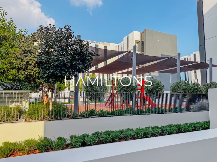 Luxurious beachfront villa with stunning views of Palm Jumeirah